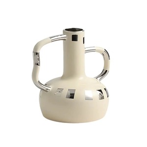 Jarrón blanco redondo con asa de doble cara para una decoración elegante con una larga exhibición de eventos perfecta para bodas y estilo del hogar - Product Image 1