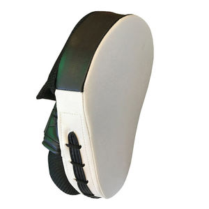 Guantes de boxeo Focus con acolchado curvo para un control eficaz de los golpes, guantes de boxeo Focus con espuma premium para un mayor amortiguamiento, guantes de boxeo Focus - Product Image 2