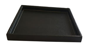 Plateau en cuir noir parfait pour ranger les essentiels quotidiens dans un espace moderne - Product Image 3
