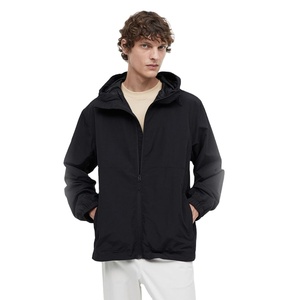 Veste coupe-vent légère zippée pour homme Veste d'hiver en toile noire de haute qualité avec capuche attachée et poches - Product Image 1