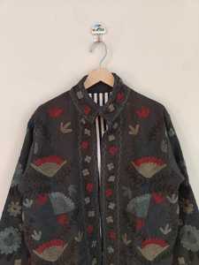 Chaqueta Negra Bordada a Mano con Diseño Suzani en TNT, Chaqueta de Algodón con Diseño Suzani en TNT, Abrigo de Invierno para Mujer, Chaqueta de Tela TNT con Diseño Suzani - Product Image 2