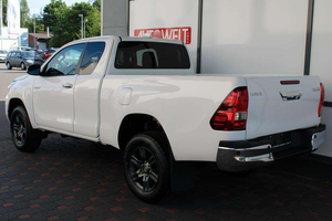 TO-YOTA HILUX 4.0 DOUBLE CAB INVINCIBLE 2.8AUT 4WD V6 SUV D-4D 4X4 Double Cabine AUTOMATIQUE TRANSMISSION - OCCASION 2023 - Product Image 2