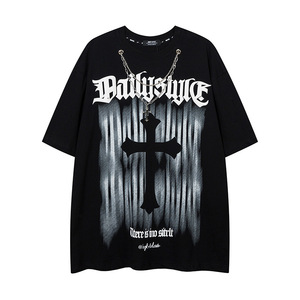 เสื้อยืดคอกลมแขนสั้นสำหรับผู้ชายสร้อยคอริบบิ้นพิมพ์ลายแนวสตรีทฮิปฮอปทรงหลวมขนาดพิเศษงานตามสั่ง - Product Image 1