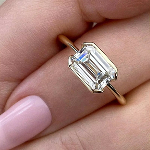 Anillo de compromiso de moissanita de corte esmeralda, ajuste de bisel, Plata de Ley 925, chapado en oro de 14K, joyería elegante, regalo para ella - Product Image 1