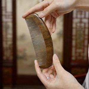 Peine de baño de dientes anchos de sándalo natural 100% hecho a mano para el cuidado del cabello lujoso - Product Image 1