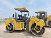 Rouleau compresseur vibrant à double tambour BOMAG BW203 AD-4 de 13 tonnes d'occasion, certifié CE EPA, compacteur d'asphalte tandem à vendre