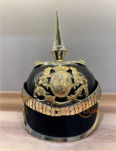 Casque allemand de style Pickelhaube plaqué or, cuir noir poli, pointe en laiton, blason impérial, Halloween, Nouvel An, décoration - Product Image 6