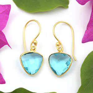 ต่างหูทองเหลืองชุบทอง24K ทรงสามเหลี่ยมประดับบุษราคัมสีฟ้าตัดที่สวยงามสำหรับผู้หญิงเด็กผู้หญิง - Product Image 2