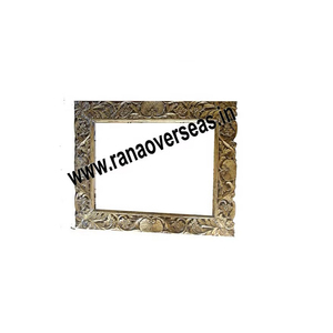 Cadre de miroir mural rectangulaire en bois traditionnel pour hôtel, bureau et décoration intérieure à prix imbattables de Rana Overseas Inc - Product Image 1