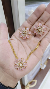 Ensemble de collier en zircone cubique de qualité supérieure pour femmes et filles boucles d'oreilles pendantes en pierres CZ étincelantes parfaites pour les mariages, les fêtes et les cadeaux - Product Image 4