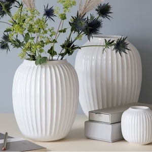 Vase à fleurs en métal classique de luxe fabriqué à la main avec décoration de table pour la décoration intérieure du salon - Product Image 3