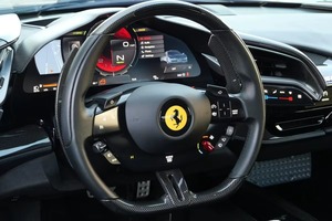 Ferrari SF90 Spider Convertible 2021 con Caja de Cambios Automática, Asientos de Cuero, Híbrido Turbo, Certificado, Limpio y en Buen Estado - Product Image 4