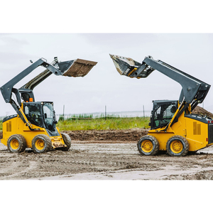 Minicargador utilitario con sistema Quick-Tach, puertos hidráulicos duales y suspensión de marcha suave - Product Image 4