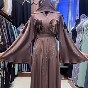 Magnifique Abaya Noire de Dubaï pour Femme avec Travail Artisanal, Caftan, Vêtement et Accessoire Islamique Traditionnel Conçu pour les Musulmanes - Product Image 1
