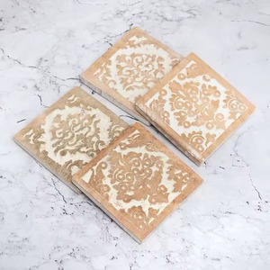 Dessous de verre en bois de qualité supérieure avec tapis de boisson élégant au design sculpté royal pour la table à manger de cuisine et l'utilisation quotidienne en gros de l'Inde - Product Image 1