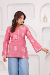 Kurta Rosa de Algodón para Mujer con Estampado Blanco Pintado a Mano, Corte Holgado, Ropa Étnica para Uso Diario Informal, Largo Regular, Estilo Indio - Product Image 2
