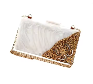 Collection de sacs à main et d'embrayages en résine de mode faite à la main de haute qualité avec des motifs uniques et des chaînes de sangles élégantes par l'artisanat du croissant - Product Image 3