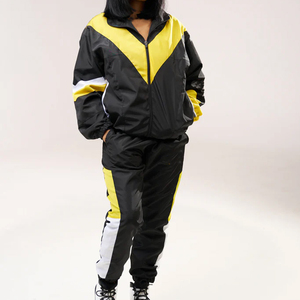 Ensemble de survêtement coupe-vent pour femmes, style urbain, respirant et élégant, avec motif uni, tenue décontractée - Product Image 1