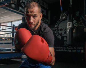 Gants de boxe en cuir véritable pour la pratique des arts martiaux Équipement d'entraînement authentique - Product Image 6