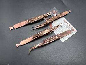 Pinzas de extensión de pestañas personalizadas de acero inoxidable japonés sostenible con plasma de oro rosa con punta de corazón y fibra de alta calidad - Product Image 2