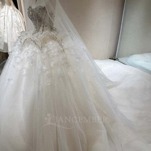 Robe de mariée moderne DW0199 vintage sans bretelles, couleur ivoire, avec fleurs 3D, traîne chapelle, dentelle et appliques de cristaux - Product Image 5