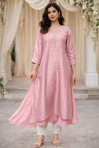 Conjunto de Kurta Lavable de Seda/Algodón Satinado Rosa con Bordado, Cuello Doble Capa, Manga Raglán y Pantalones Rectos - Product Image 4