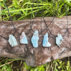 Collier à pendentif en cristal bleu pierre de roche pour homme Larimar bleu dominicain Larimar brut fin pour femme Cordon coton dangereux - Product Image 4