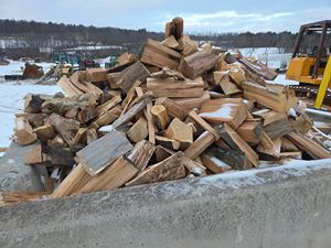 Bois de chauffage en chêne et hêtre séché au four, bois dur de mangrove de qualité supérieure, combustion efficace, longueurs de coupe de 25 cm et 33 cm, en vente - Product Image 6