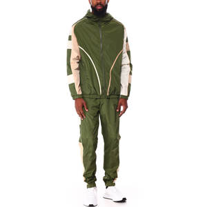 Conjunto de chándal personalizado OEM para hombre, conjunto de chándal cortavientos impermeable ligero para hombre, conjunto de chándal para hombre - Product Image 1