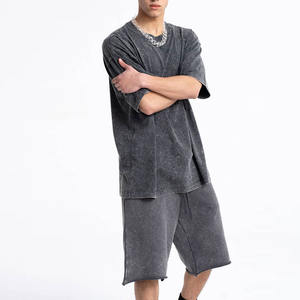 Ensemble d'été pour hommes et t-shirt et short de sport adaptés à la transpiration, tenue idéale pour les séances d'entraînement et les activités sportives, en vente pour hommes - Product Image 5