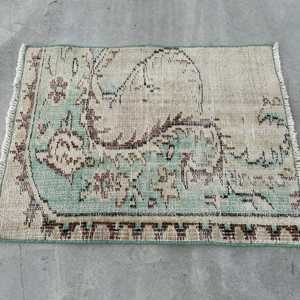 Alfombra Turca Vintage Pequeña de 1.9x2.5 pies, Alfombra de Lana Abstracta Verde Marrón - Product Image 3