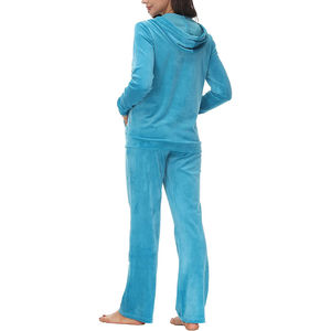 Fournisseur de vêtements de marque privée, style streetwear tendance pour femmes modernes, proposant des survêtements en velours personnalisés pour femmes - Product Image 5