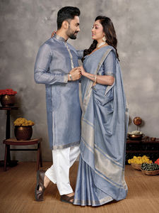 Ensemble élégant robe de couple coordonnée en soie Jari avec manches longues Kurta et sari assorti idéal pour les célébrations traditionnelles - Product Image 5