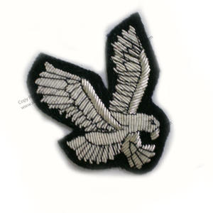 Insignes brodés à la main Emblèmes Insigne de broderie à la main de bon travail - Product Image 1