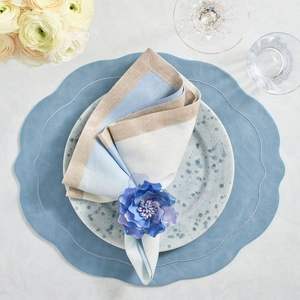 Les napperons de table en lin exquis brodés fonctionnent très bien pour les maisons de luxe et les élégants paramètres de table d'événement pour le dîner - Product Image 2