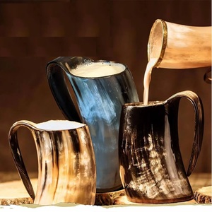 Mug authentique en corne naturelle pour boire de la bière ou du miel, style viking, fait main. - Product Image 1