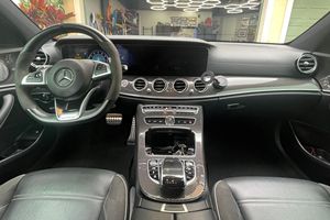 Mercedes-AMG E63 S Wagon 2018 Usado en Excelentes Condiciones, Motor V8 Twin-Turbo de 603 hp, Tracción en las Cuatro Ruedas, Equipamiento de Alta Gama, Sistema de Escape AMG Performance - Product Image 4