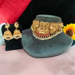 Juego de collar con aspecto de templo polaco dorado con colgante de perlas Ideal para bodas, celebraciones culturales usadas con atuendo tradicional - Product Image 1