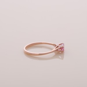 Bague solitaire en or rose, jaune et blanc 14 carats avec diamant rose ovale de 0,67 ct cultivé en laboratoire - Product Image 5