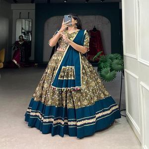 Tenue de créateur fantaisie à feuilles persistantes haute sur demande Dola soie rayonne Lehenga Choli & Dupatta avec imprimé avec feuille de travail à vendre - Product Image 1