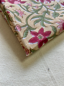ผ้าฝ้ายพิมพ์ลายด้วยมือสีเบจ ลายดอกไม้สีชมพูและสีเขียว - Product Image 4
