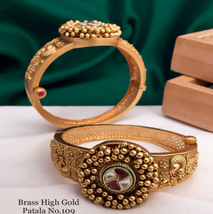 Brazaletes de latón hechos a mano para mujer, joyería étnica de moda, juego chapado en oro ligero para festivales y ocasiones especiales - Product Image 2