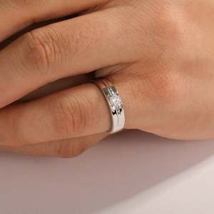 Bague de fiançailles solitaire Jeulia personnalisée inspirée du bambou pour homme - Product Image 6