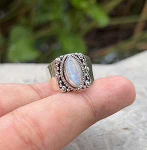 แหวนเงินแท้ 925 ประดับมูนสโตนสีรุ้ง งานแฮนด์เมด สไตล์โบฮีเมียน ของขวัญประจำเดือนมิถุนายน สำหรับผู้หญิง - Product Image 1