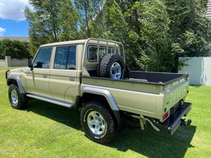 2022 Toyota Land Cruiser pickup Right Hand Drive ดีเซลน้ำมันเชื้อเพลิงเกียร์ธรรมดาหนังที่นั่งภายในสีเข้ม ACC R18ควบคุมความเร็วคงที่ - Product Image 4