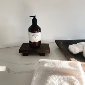 Bandeja de baño de madera con tres compartimentos perfecta para organizar elementos esenciales de baño elegante para mejorar su tiempo de baño - Product Image 1