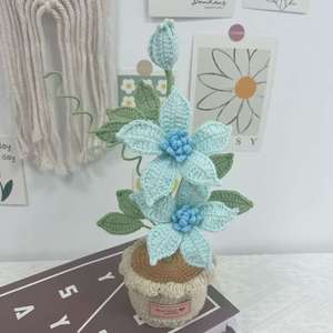 Maceta de Flores de Clemátis Hecha a Mano con Ganchillo - Ramo Creativo para Decoración Festiva - Product Image 3