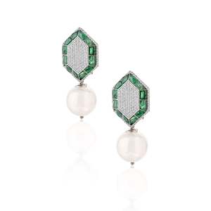 Boucles d'oreilles créoles en or 18 carats plaqué or avec perles et moissanite pour mariage - Product Image 3