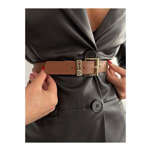 <span class=keywords><strong>Cintura</strong></span> da <span class=keywords><strong>donna</strong></span> Written <span class=keywords><strong>Bridge</strong></span> con fibbia dorata, <span class=keywords><strong>cintura</strong></span> per pantaloni, <span class=keywords><strong>cintura</strong></span> per giacca, <span class=keywords><strong>cintura</strong></span> per vestito, <span class=keywords><strong>cintura</strong></span> per camicia - Tan-Gold - Product Image 3