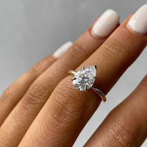 Anillo de Compromiso con Halo Oculto de Diamantes Cultivados en Laboratorio de 2.30 Quilates, Certificado IGI en Oro Amarillo, Impresionantes Anillos de Diamantes - Product Image 4